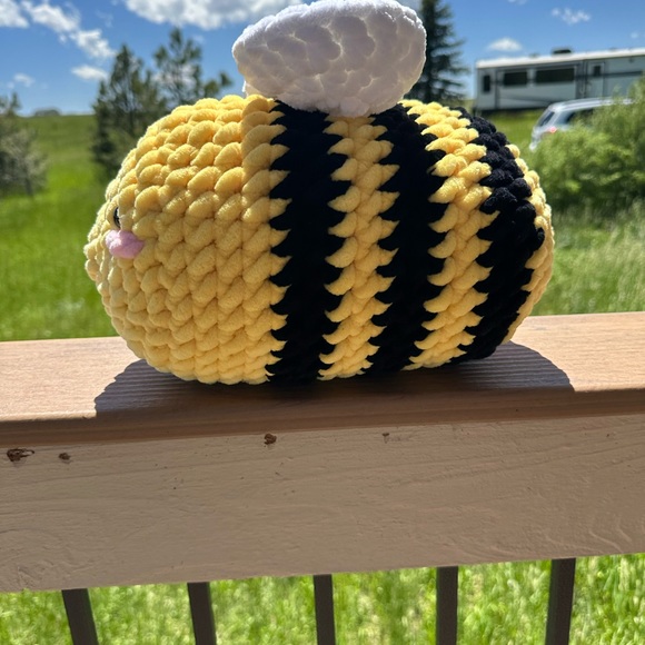 Handmade bee plush - Picture 4 of 5